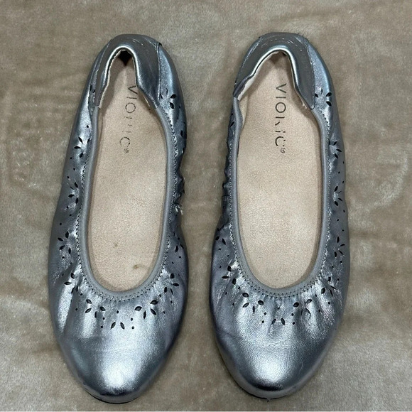 Vionic Geneva Ballet Flat Soft Metallic Silver Perforated Leather Sz 7.5 - Picture 5 of 13